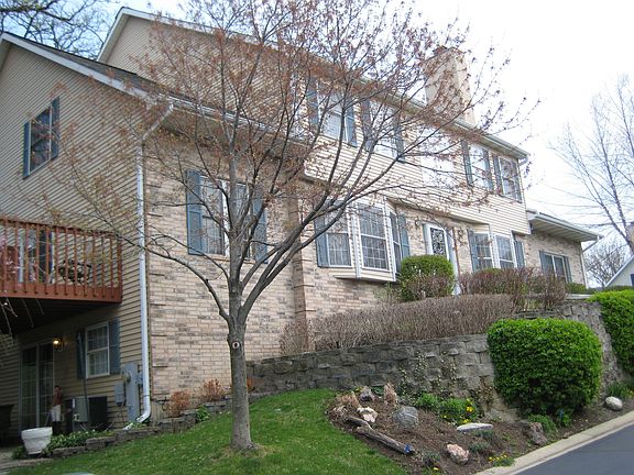 3rd image of 1381 Laurel Oaks Dr #B