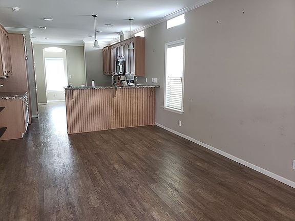 3rd image of 209 Dordrecht St