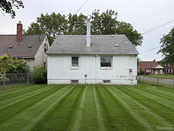 3rd image of 11090 Minden St
