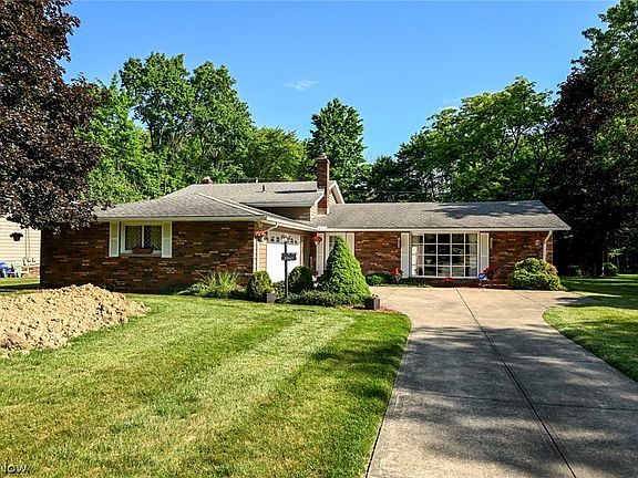 3rd image of 2947 Jasmine Dr