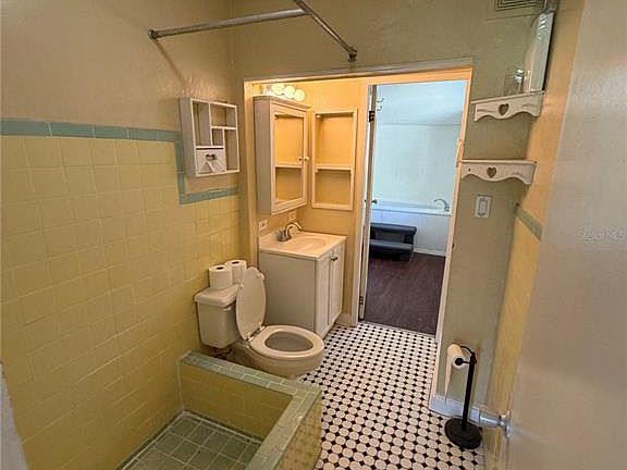 4th image of 504 5th St