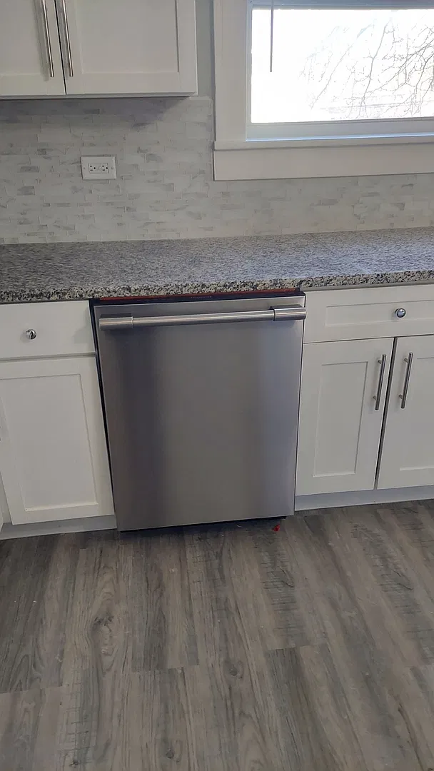 3 bed, 1200 sqft, $2,500 — Photo 3