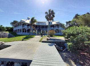 1075 Bayshore Dr, Terra Ceia, FL 34250