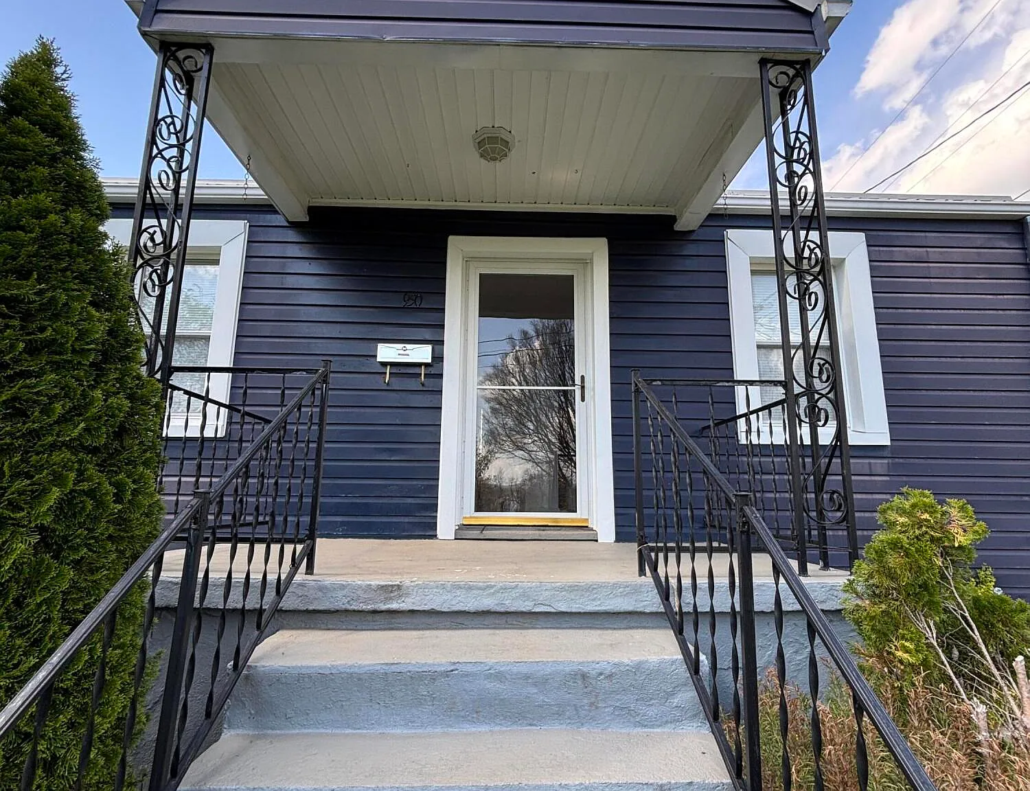 2 bed, 2.0 bath, 869 sqft, $1,425 — Photo 2