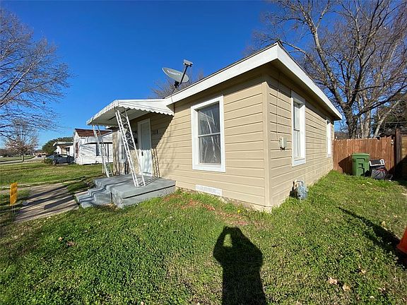 3rd image of 3118 Ash Park Dr