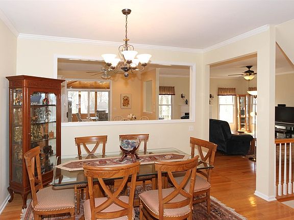 5th image of 819 W Drew Ln