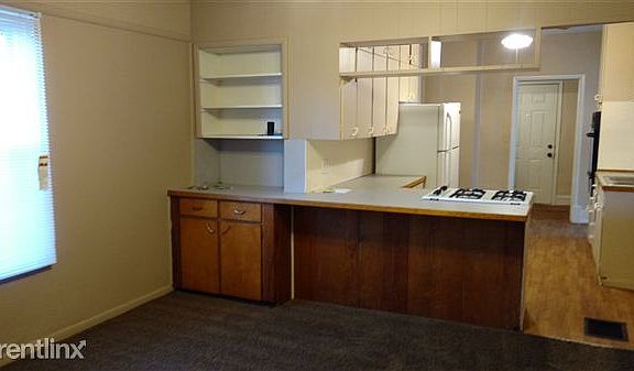 Large Kitchen & Eating area