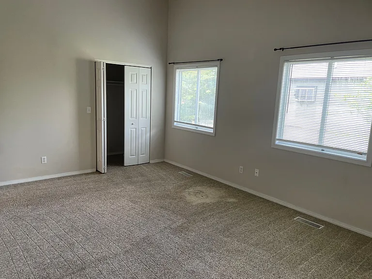 504 N Beadle Dr #C — Photo 9