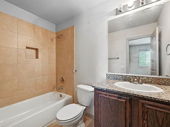 5th image of 2353 Homewood Ln