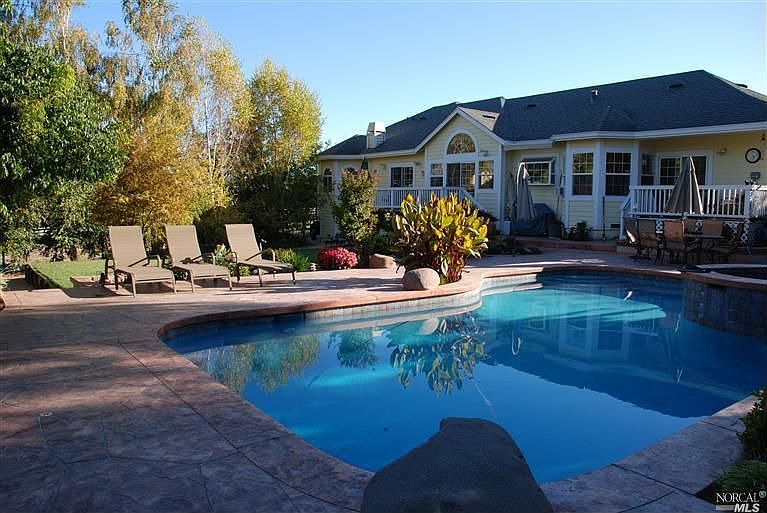 1st image of 479 Ormsby Ln