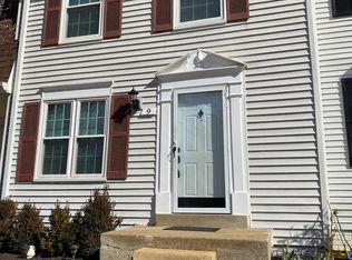 9 Devon Ct, Sterling, VA 20165