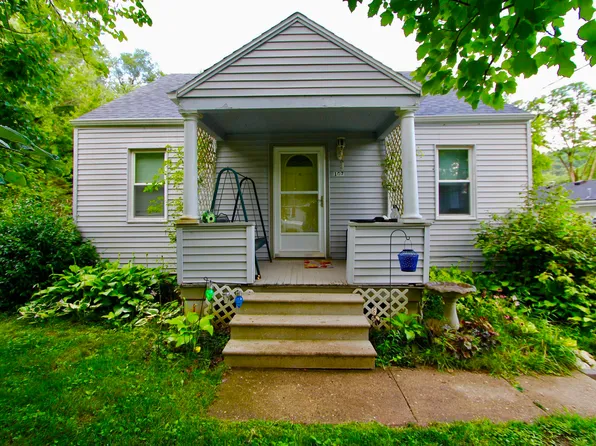 107 Gardner Ave, East Peoria, IL 61611