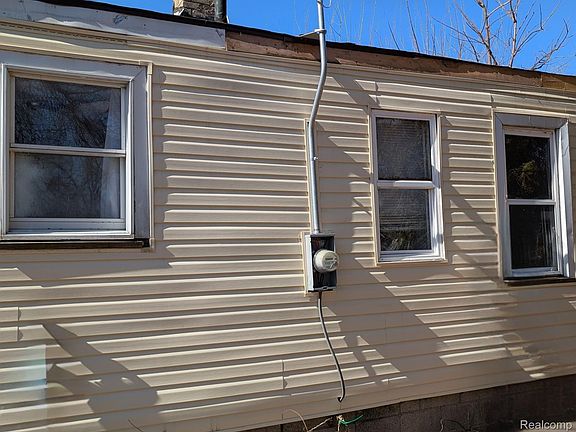 4th image of 19746 Cooley St