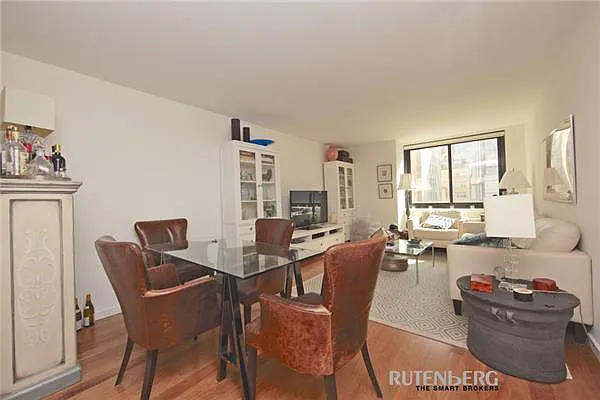 Rented by R New York | media 3