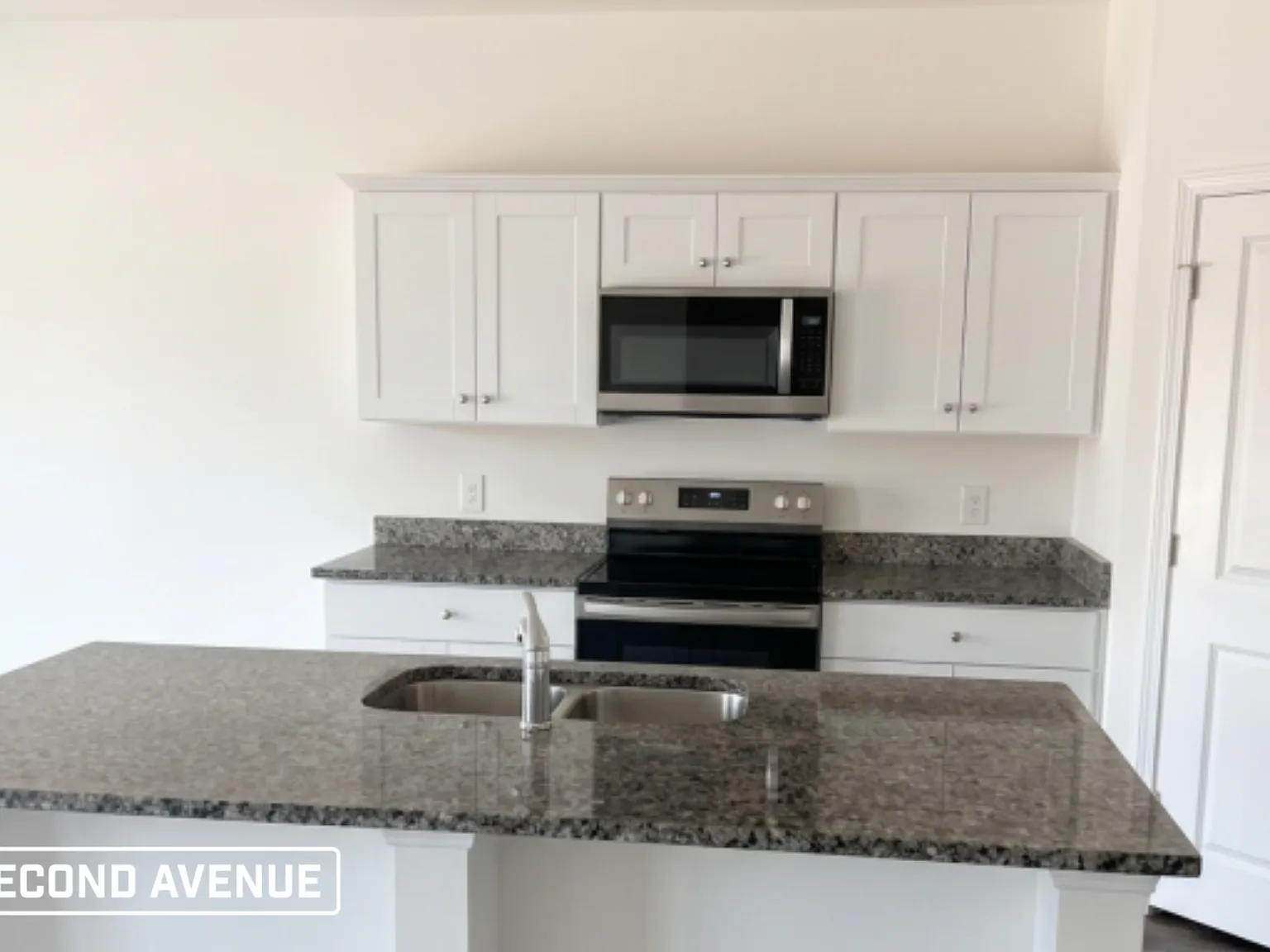 6 bed, 3.0 bath, 2738 sqft, $4,989 — Photo 3