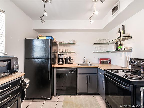 5th image of 1615 Meridian Ave APT 402
