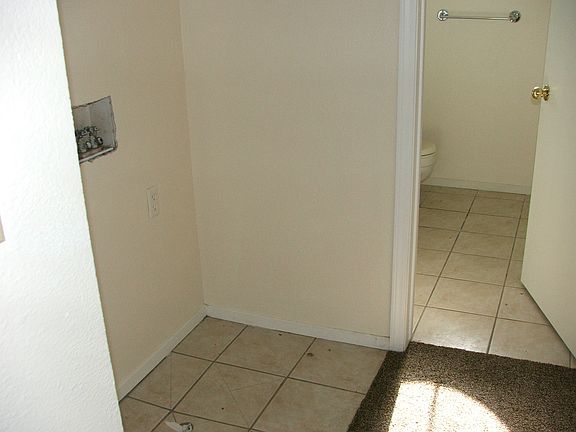 3rd image of 2182 E Chennault Ave