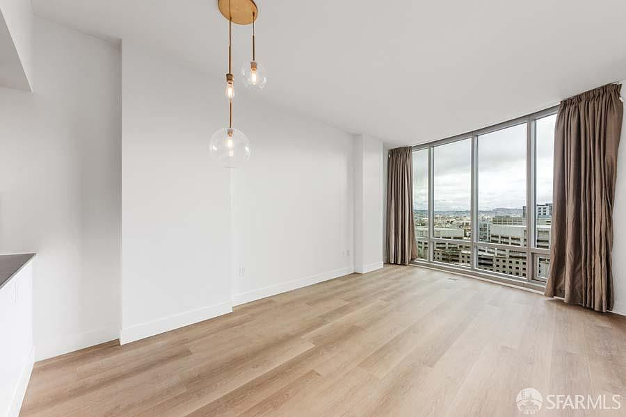 1st image of 333 1st St #2003