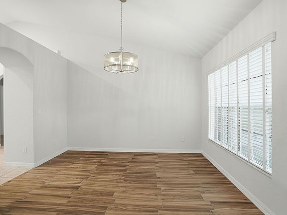4th image of 2400 Ardenwood Dr