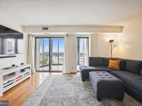 900 N Stafford St APT 1906, Arlington, VA 22203