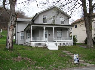 12 1st Ave, Reynoldsville, PA 15851