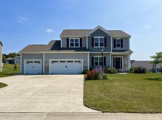 N3W27665 Cloverland Ln, Waukesha, WI 53188
