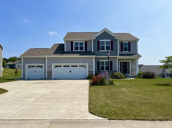 N3W27665 Cloverland LANE, Waukesha, WI 53188