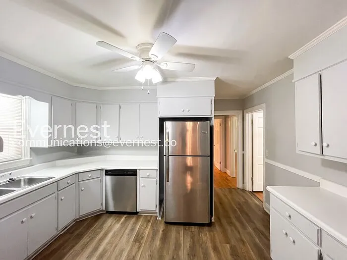 570 Hawkins Dr — Photo 5