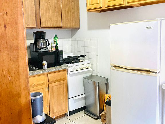 3rd image of 524 E 5th St APT 8