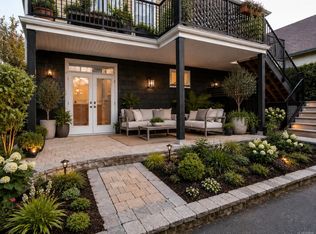 1217 McKenzie St #2, Victoria, BC V8V2W6