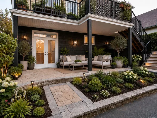 1217 McKenzie St #2, Victoria, BC V8V 2W6