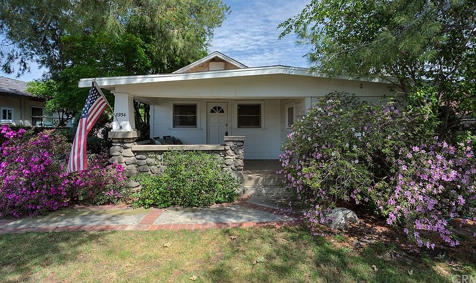 2nd image of 8934 Helen Ave