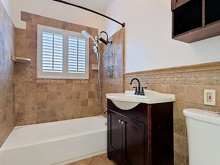 3819 S Van Ness Ave — Photo 10
