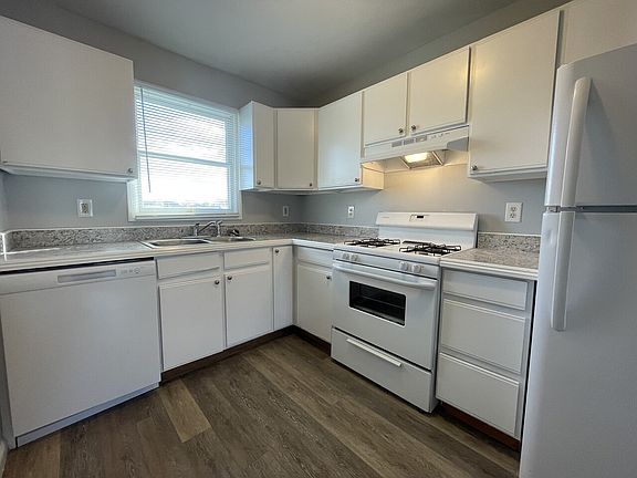 4th image of 304 Stone Dr #B