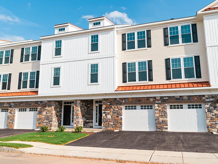 100 Village Station Cir — Photo 16