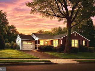 2 Wagon Bridge Run, Moorestown, NJ 08057