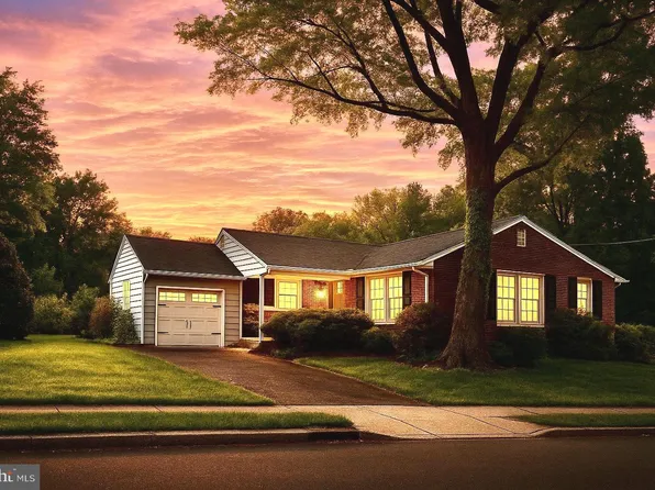 2 Wagon Bridge Run, Moorestown, NJ 08057