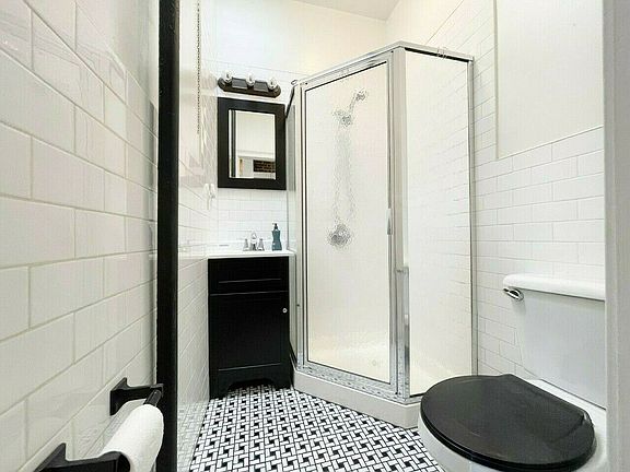 5th image of 104 Bedford Ave APT 4R