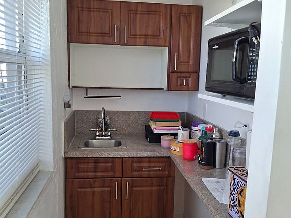 4th image of 3915 NW 176th St