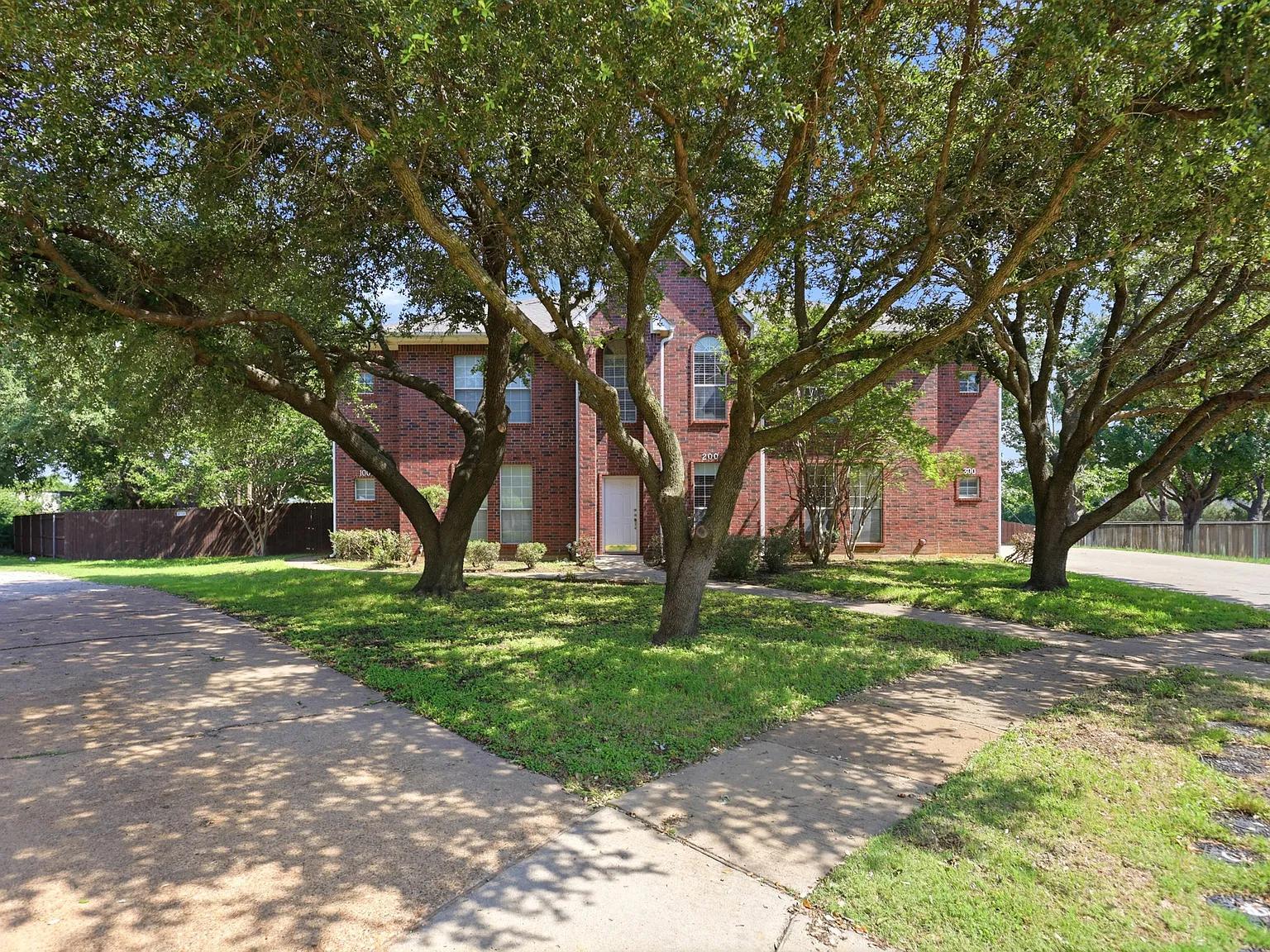 3 bed, 2.5 bath, 1533 sqft, $2,200 — Photo 3