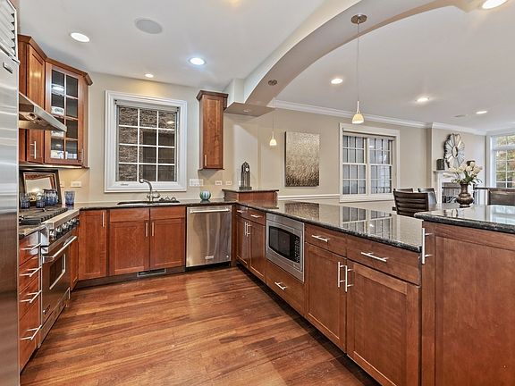 5th image of 3251 N Kenmore Ave #1
