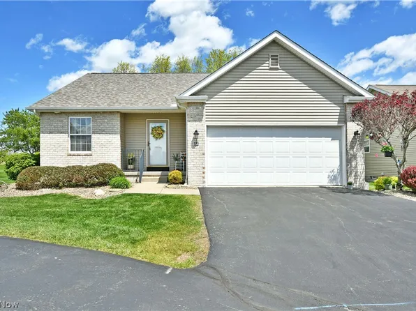 11 Danbury Ct, Warren, OH 44481