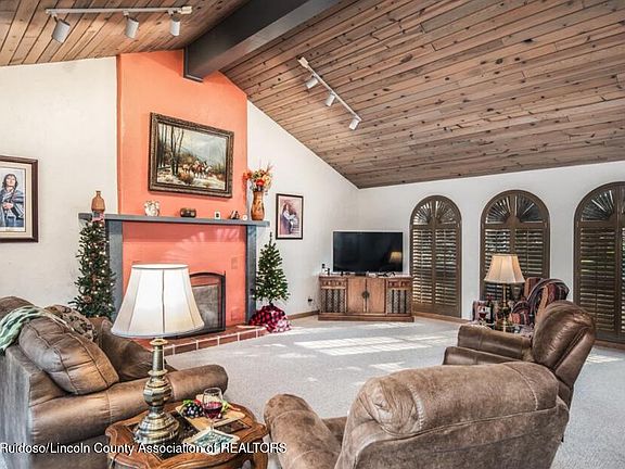 2nd image of 105 High Loop Dr