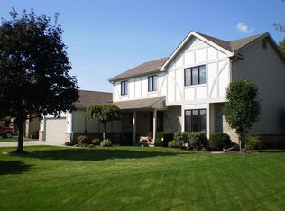 517 Thackeray Rd, Maumee, OH 43537