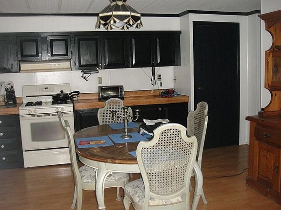 2nd image of 40 Holly Hill Ln