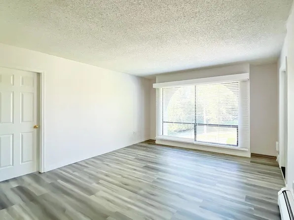 1945 Woodway Pl #416, Burnaby, BC V5B 4S4