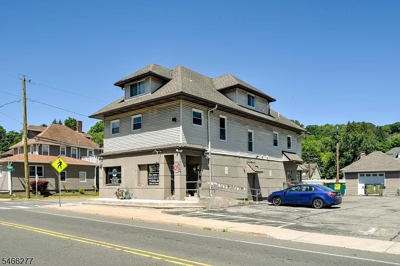 1 bed, 1.0 bath, $1,600 — Photo 4