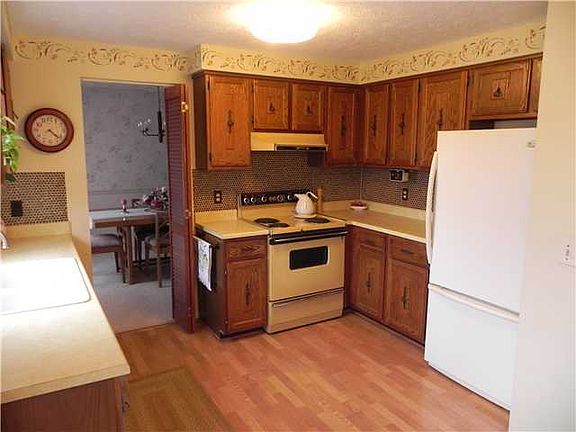2nd image of 1228 Majestic Way