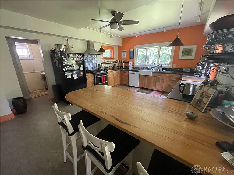 113 Marshall St — Photo 15