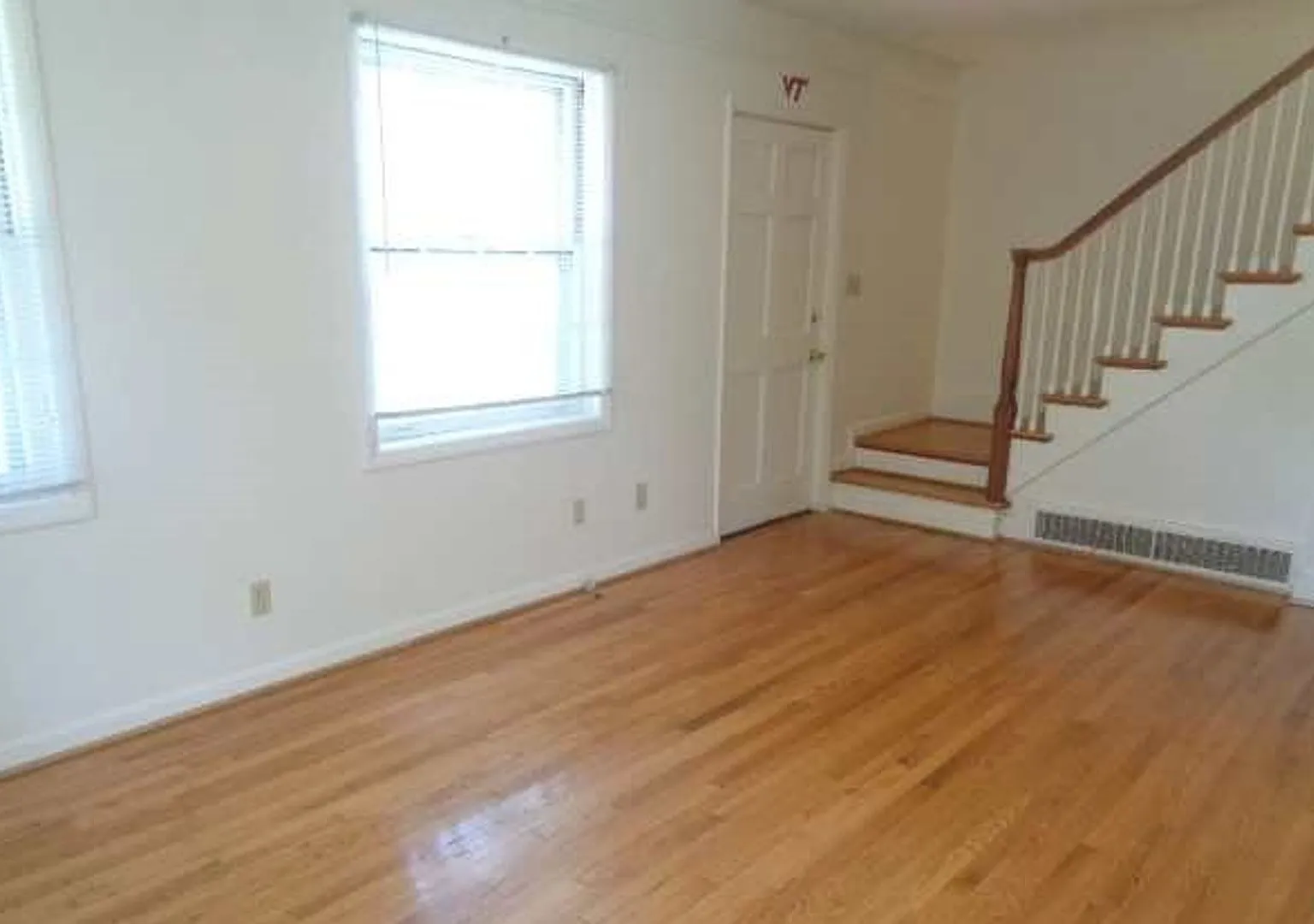 3 Bedroom 2 Bath Duplex — Photo 4